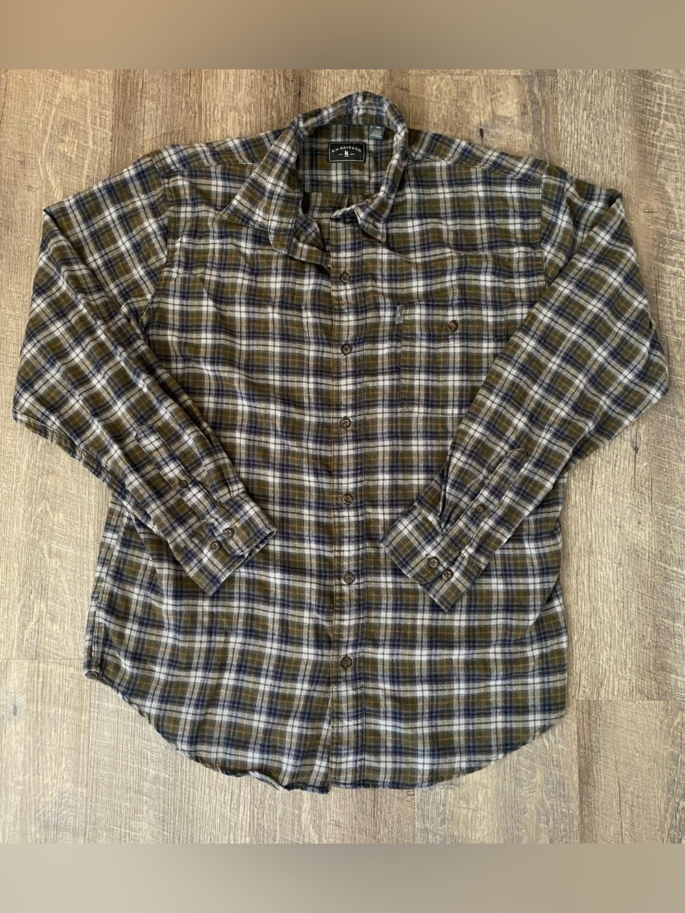 G.H. Bass & Co. Green & Navy Plaid Long-Sleeve Button-Down Shirt